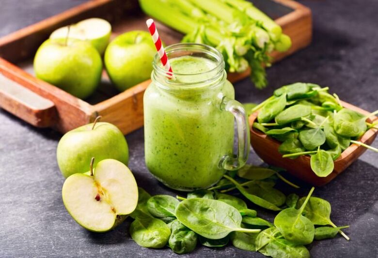 Abnehm-Smoothie mit Spinat und Apfel